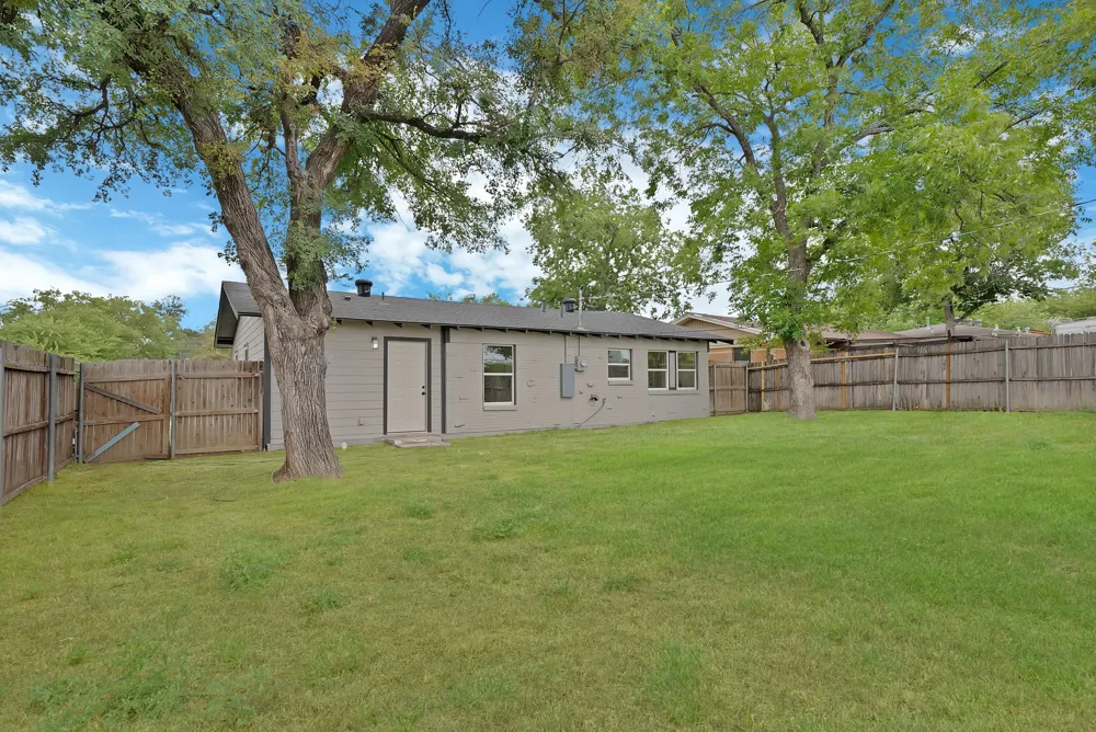 6729 Wallis Road Lake Worth, TX 76135