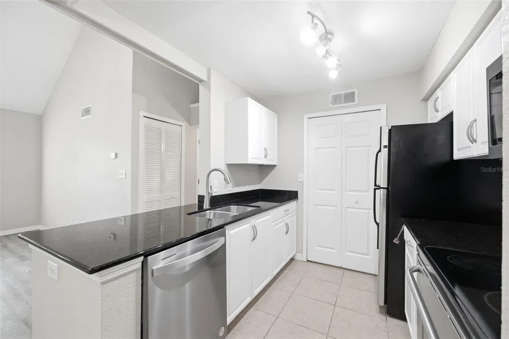 3274 HAVILAND COURT #201 Palm Harbor, FL 34684