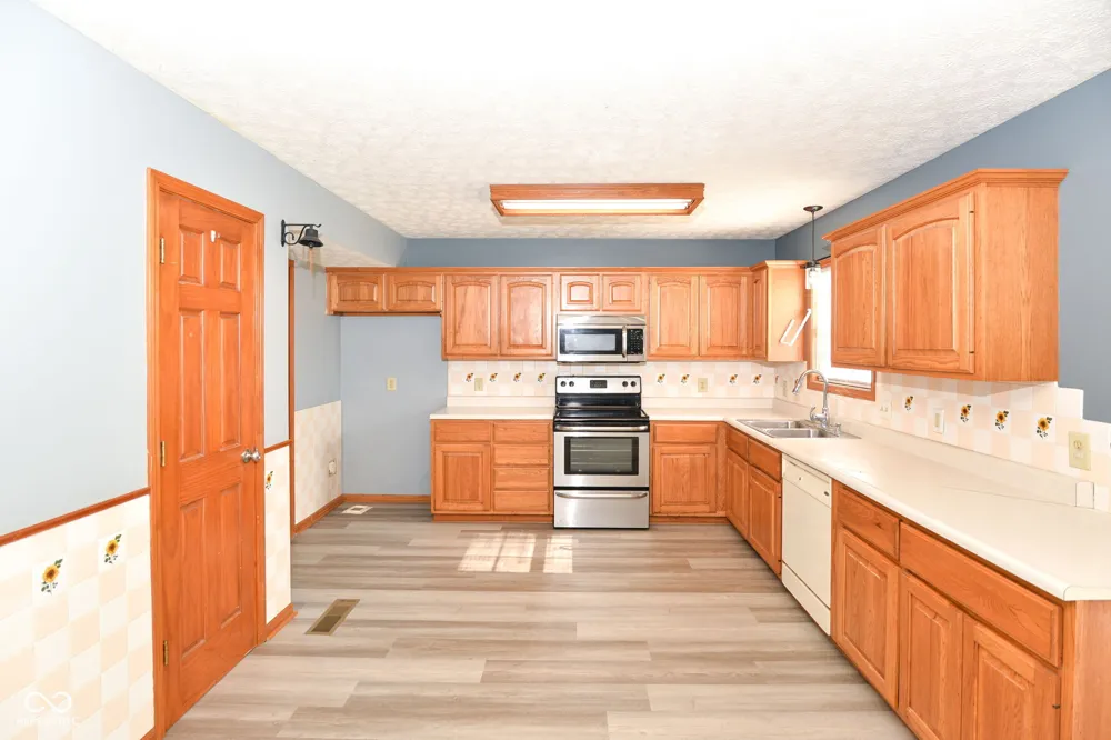 567 West Street Whiteland, IN 46184