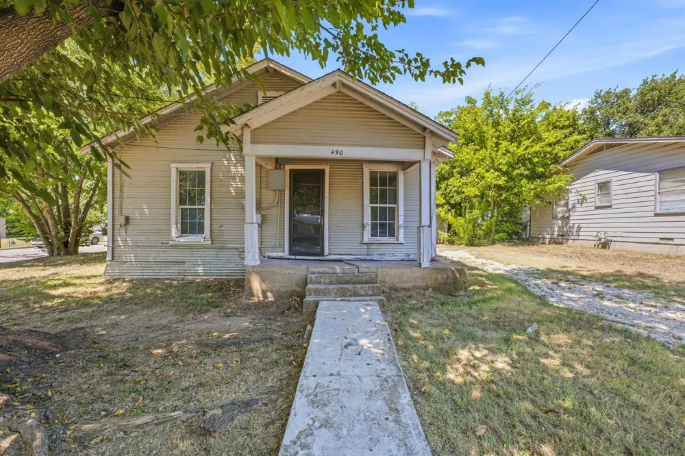 490 S First Avenue Stephenville, TX 76401