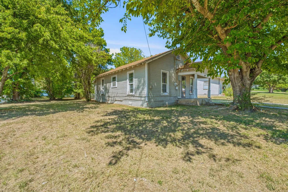 490 S First Avenue Stephenville, TX 76401
