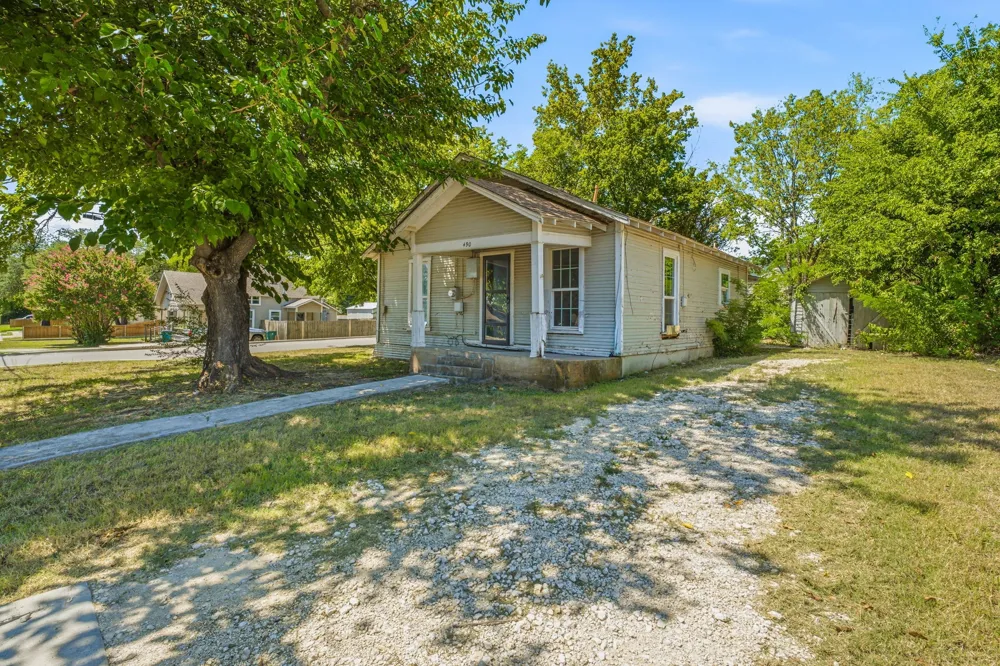 490 S First Avenue Stephenville, TX 76401