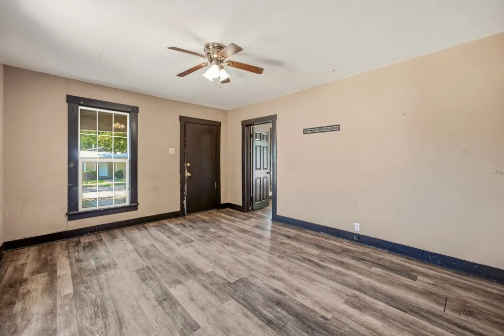 490 S First Avenue Stephenville, TX 76401