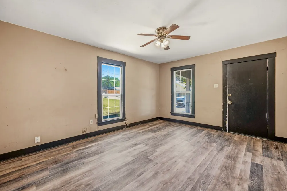 490 S First Avenue Stephenville, TX 76401