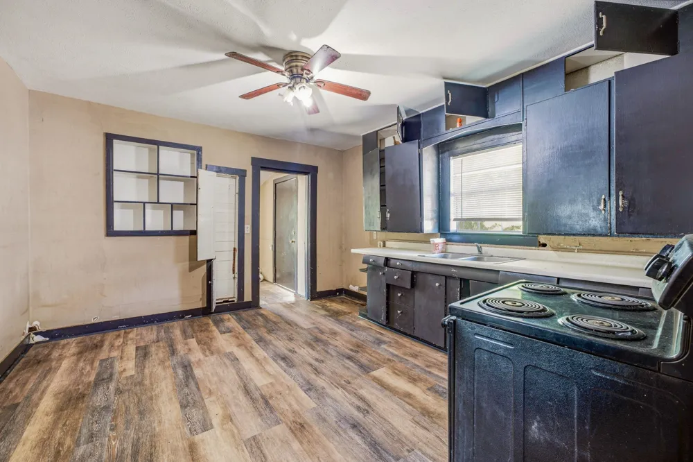 490 S First Avenue Stephenville, TX 76401