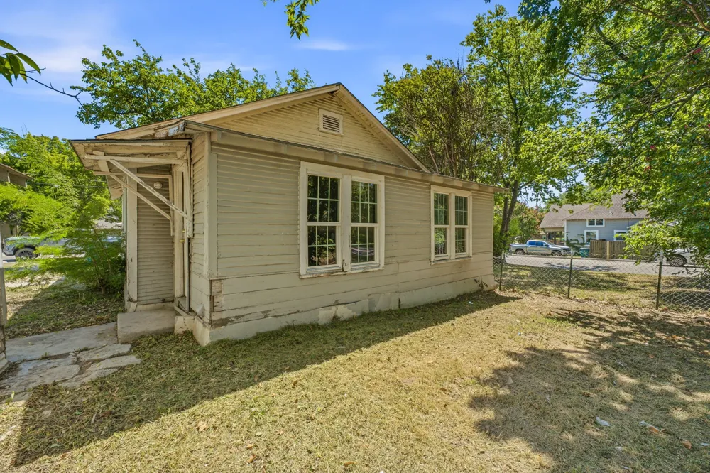 490 S First Avenue Stephenville, TX 76401