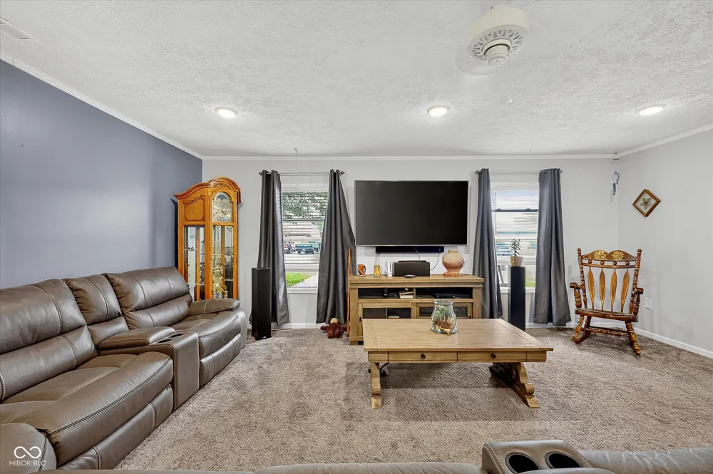 702 Sweetbriar Avenue Whiteland, IN 46184