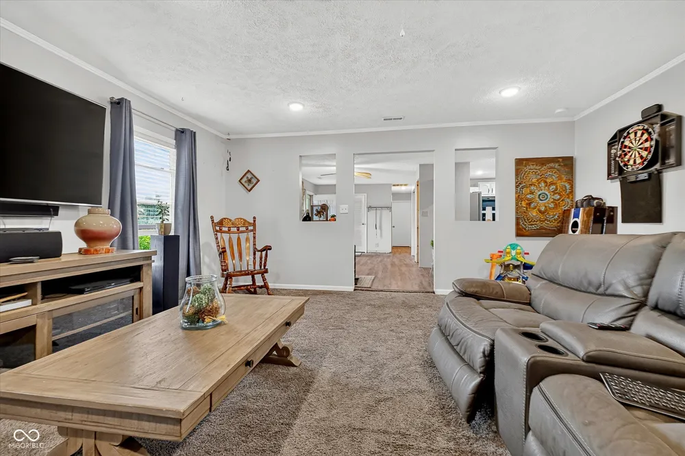 702 Sweetbriar Avenue Whiteland, IN 46184
