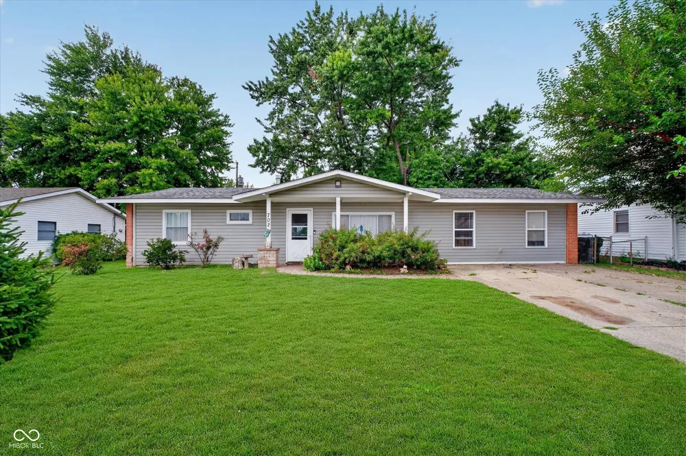 702 Sweetbriar Avenue Whiteland, IN 46184
