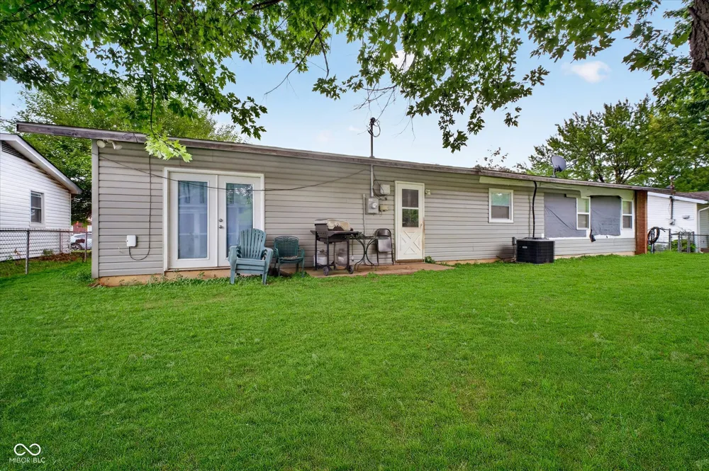 702 Sweetbriar Avenue Whiteland, IN 46184