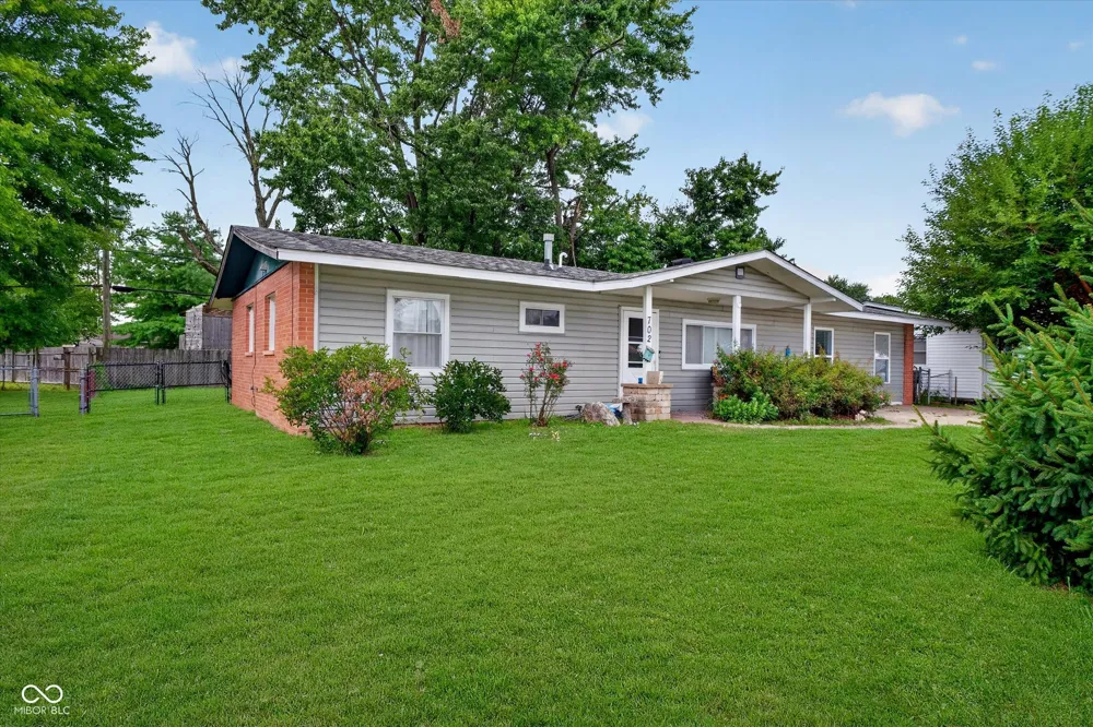702 Sweetbriar Avenue Whiteland, IN 46184