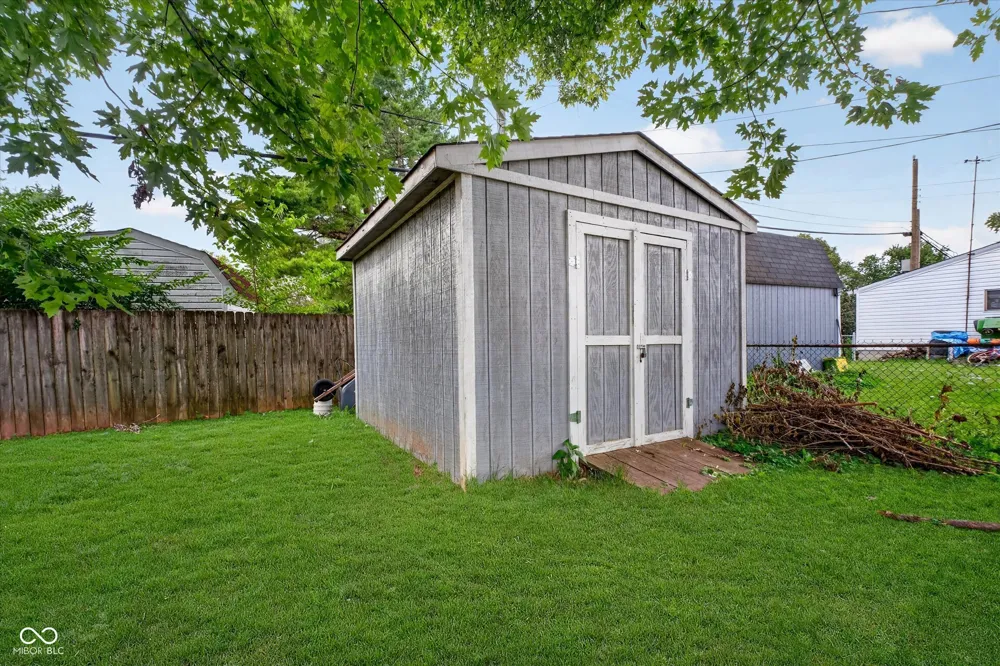702 Sweetbriar Avenue Whiteland, IN 46184