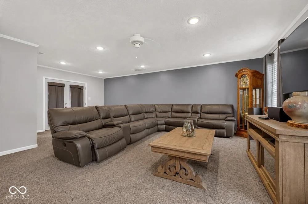 702 Sweetbriar Avenue Whiteland, IN 46184