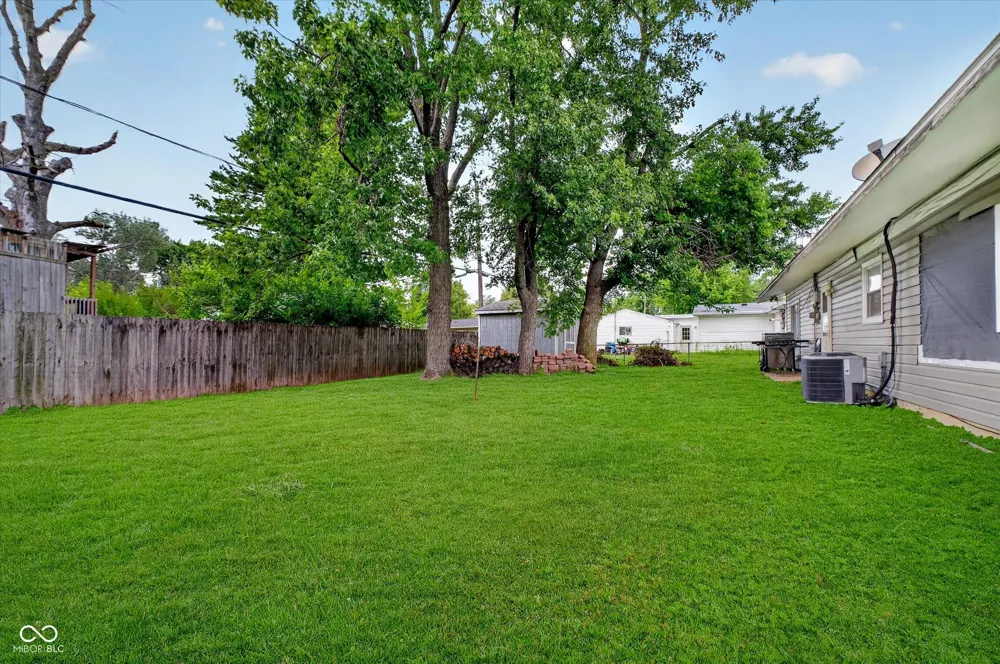 702 Sweetbriar Avenue Whiteland, IN 46184