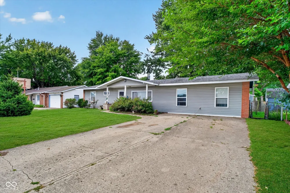702 Sweetbriar Avenue Whiteland, IN 46184
