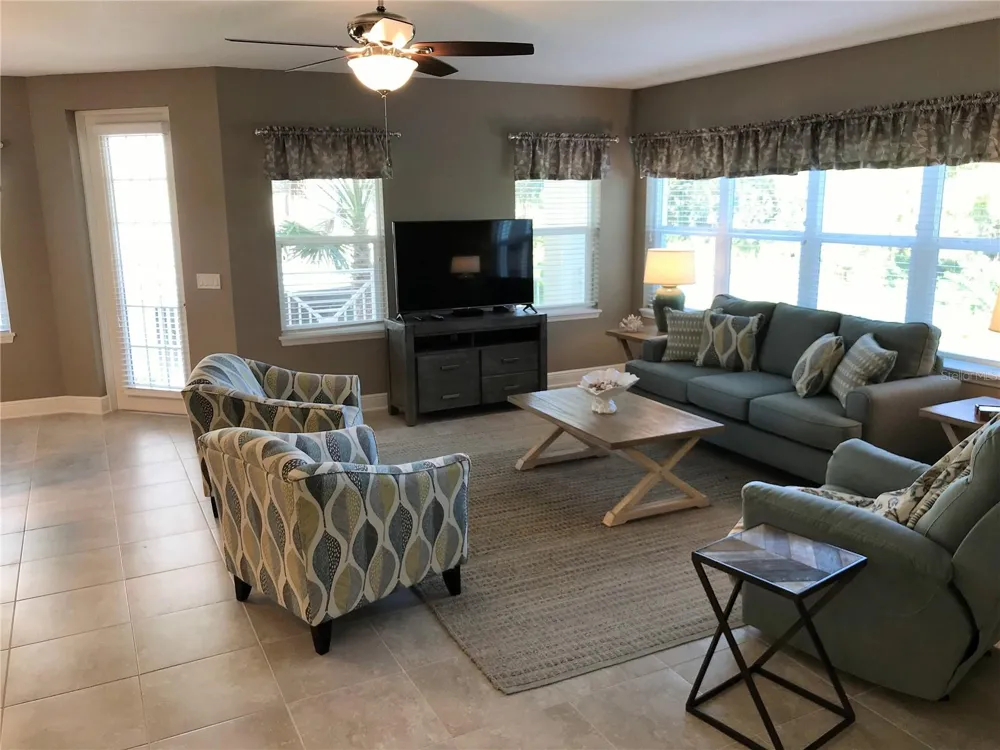 7730 34TH AVENUE W #101 Bradenton, FL 34209