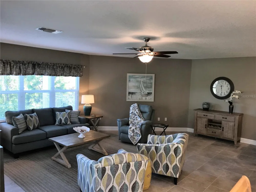 7730 34TH AVENUE W #101 Bradenton, FL 34209