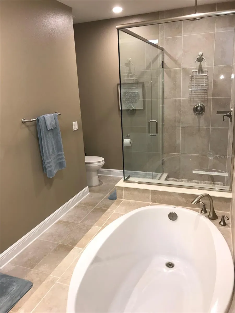7730 34TH AVENUE W #101 Bradenton, FL 34209