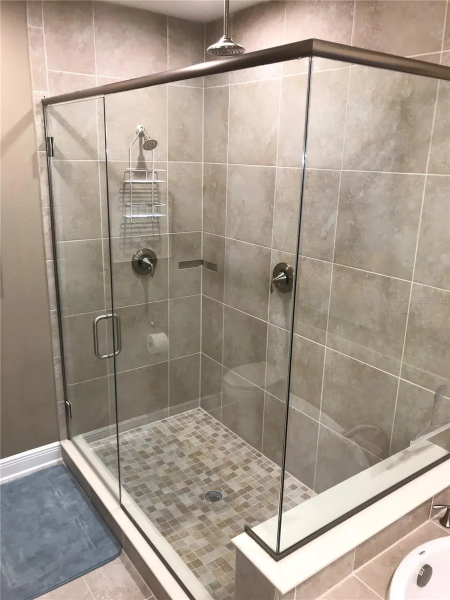 7730 34TH AVENUE W #101 Bradenton, FL 34209