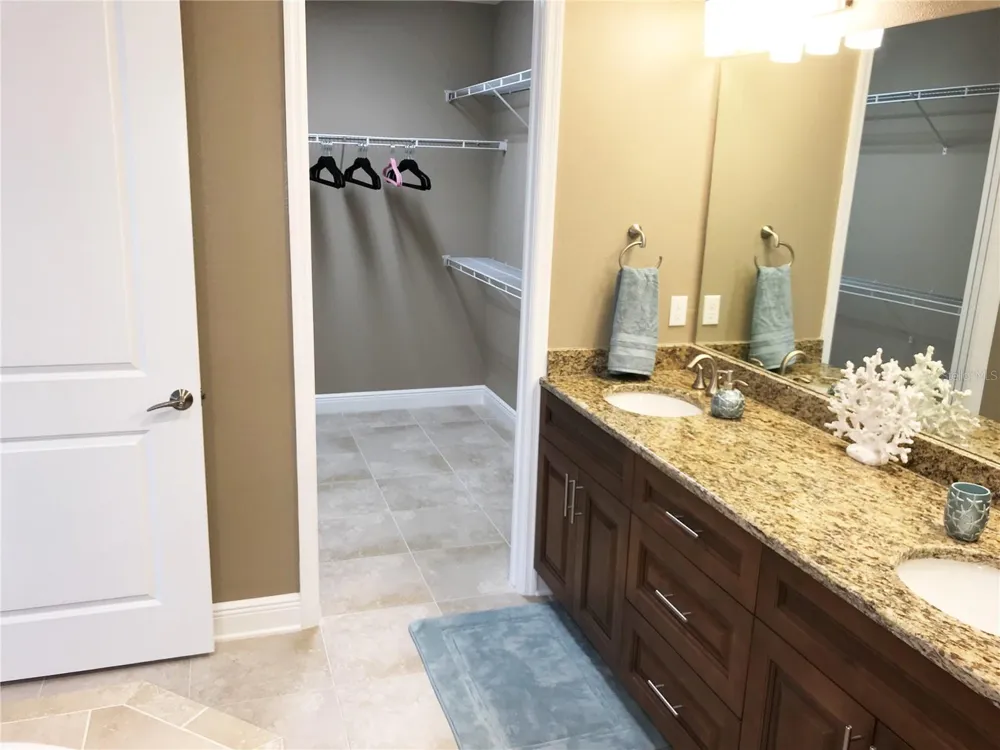 7730 34TH AVENUE W #101 Bradenton, FL 34209