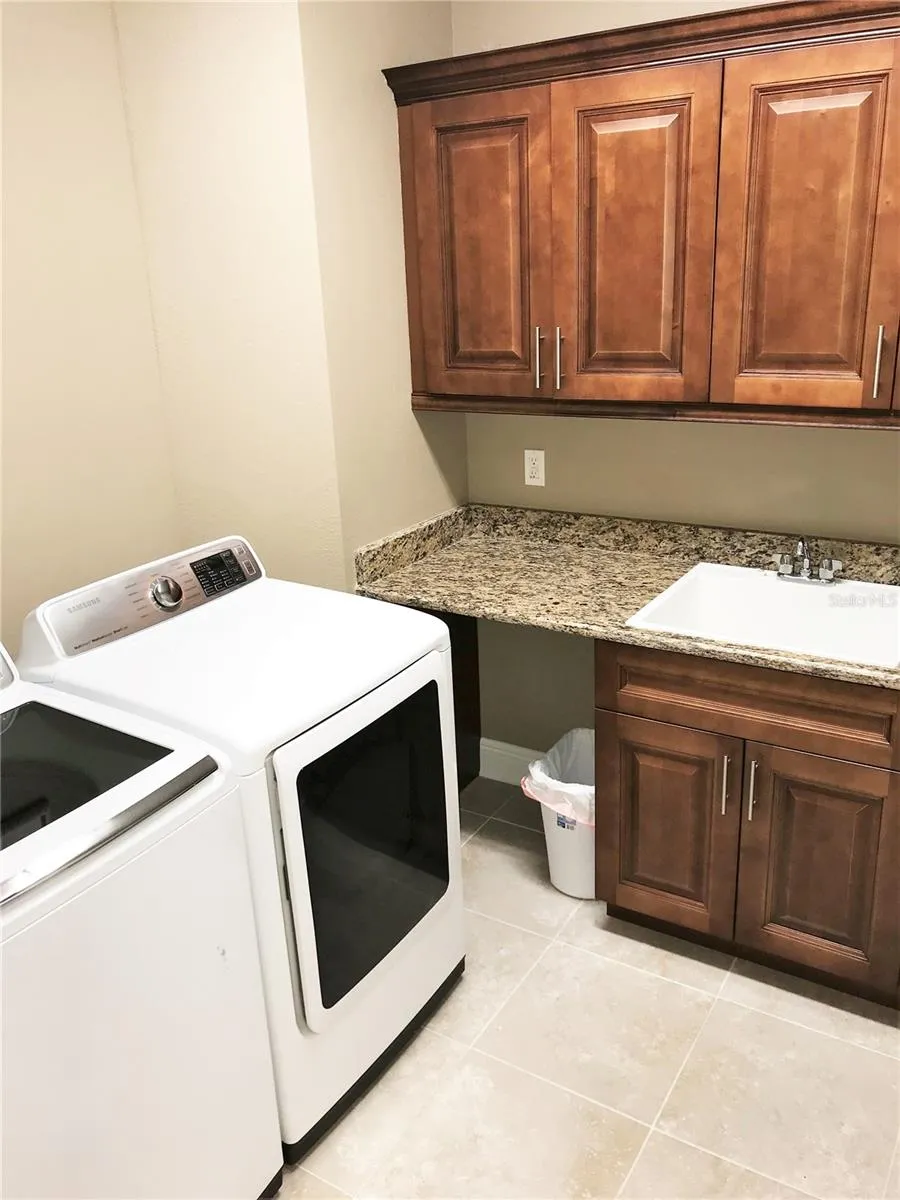 7730 34TH AVENUE W #101 Bradenton, FL 34209