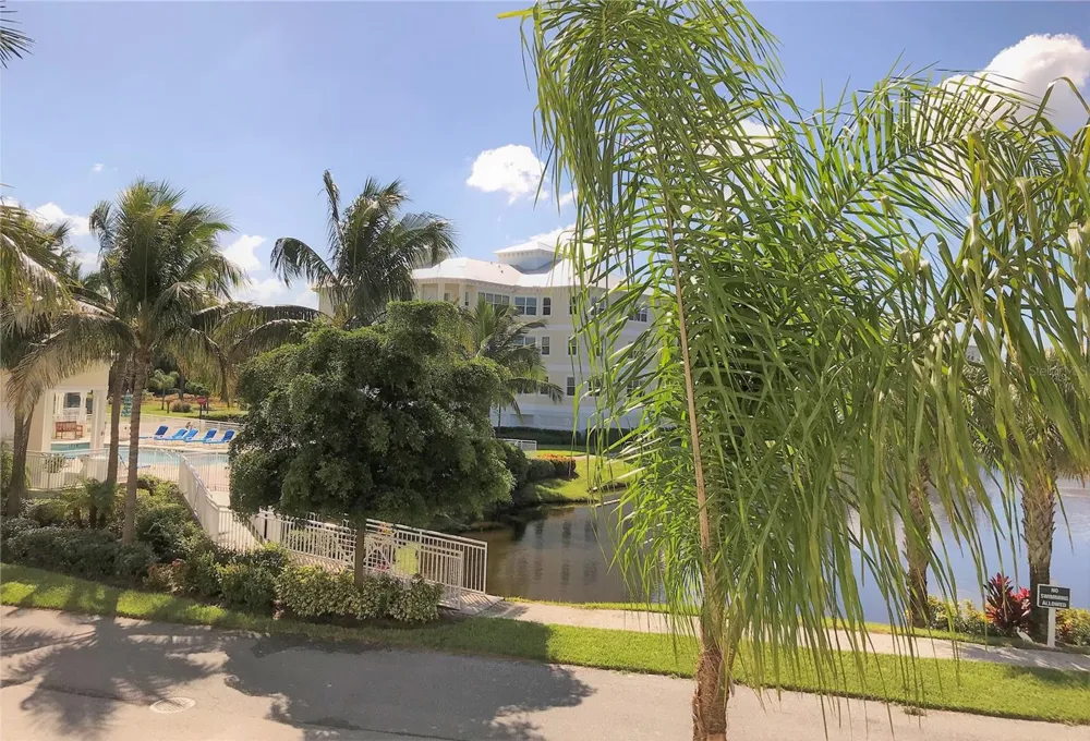 7730 34TH AVENUE W #101 Bradenton, FL 34209