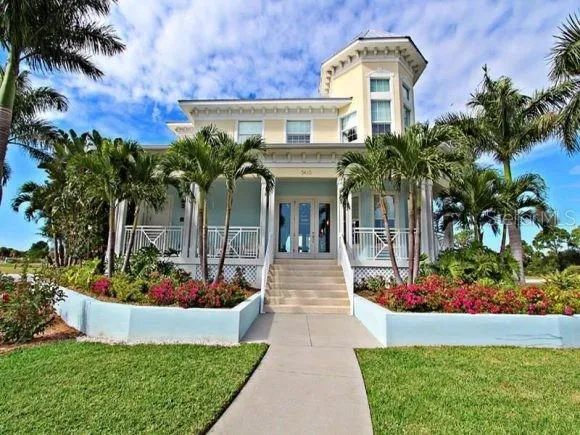 7730 34TH AVENUE W #101 Bradenton, FL 34209