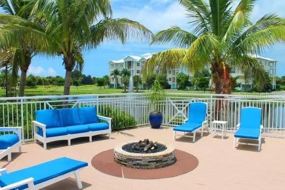 7730 34TH AVENUE W #101 Bradenton, FL 34209