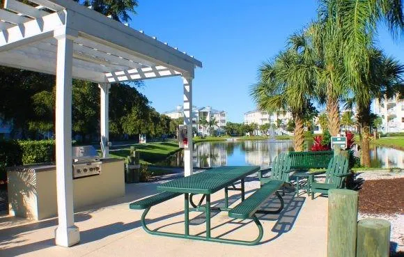 7730 34TH AVENUE W #101 Bradenton, FL 34209