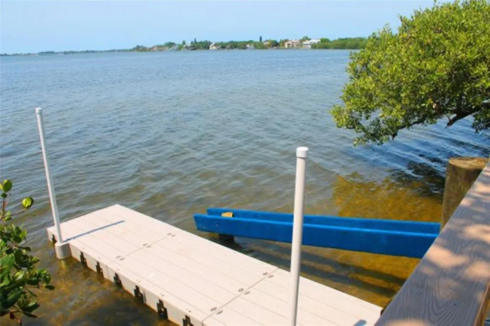 7730 34TH AVENUE W #101 Bradenton, FL 34209