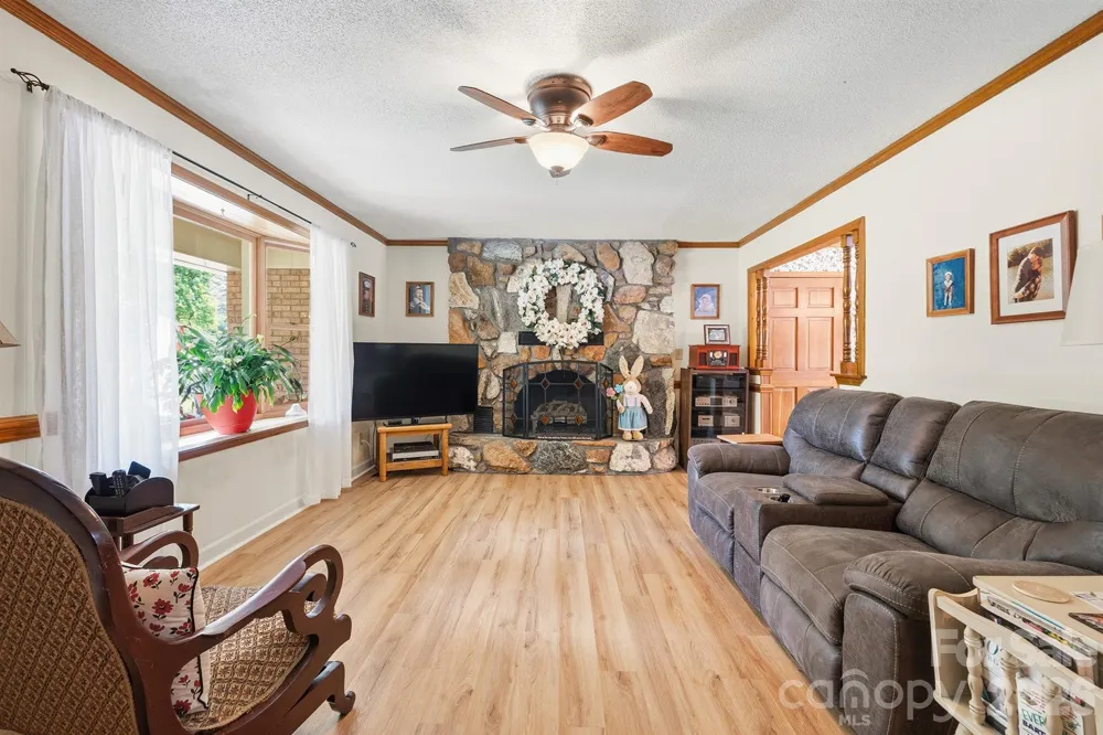 201 Wellington Drive Lincolnton, NC 28092