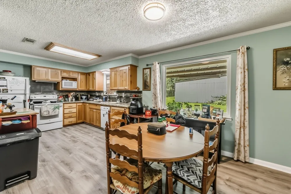 12 Bybee Circle Huntsville, TX 77320