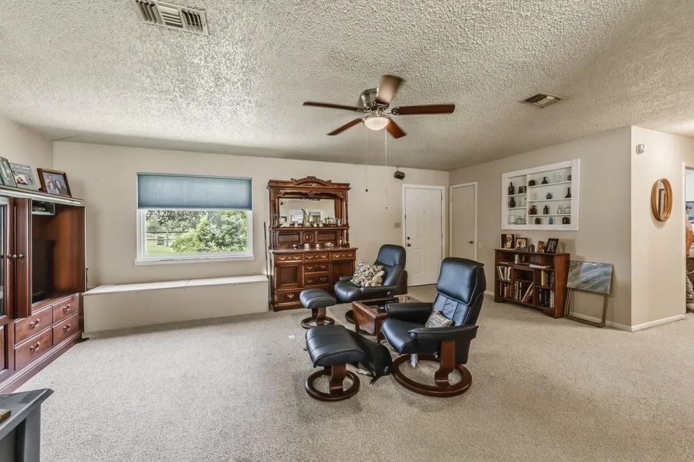12 Bybee Circle Huntsville, TX 77320