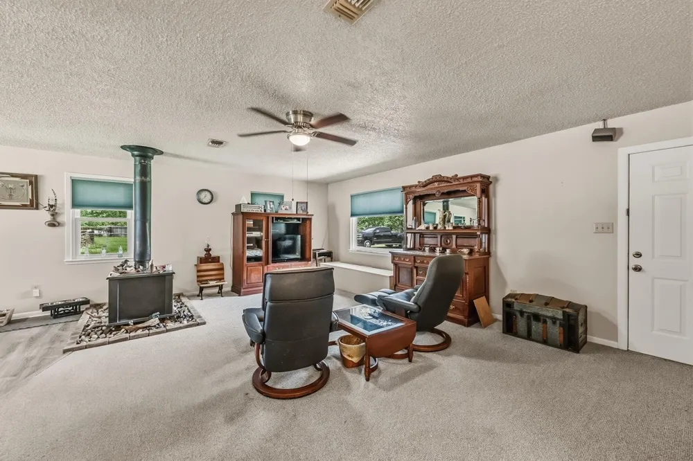 12 Bybee Circle Huntsville, TX 77320