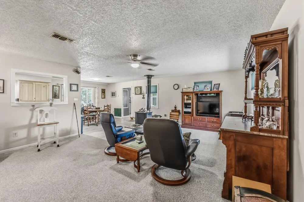 12 Bybee Circle Huntsville, TX 77320