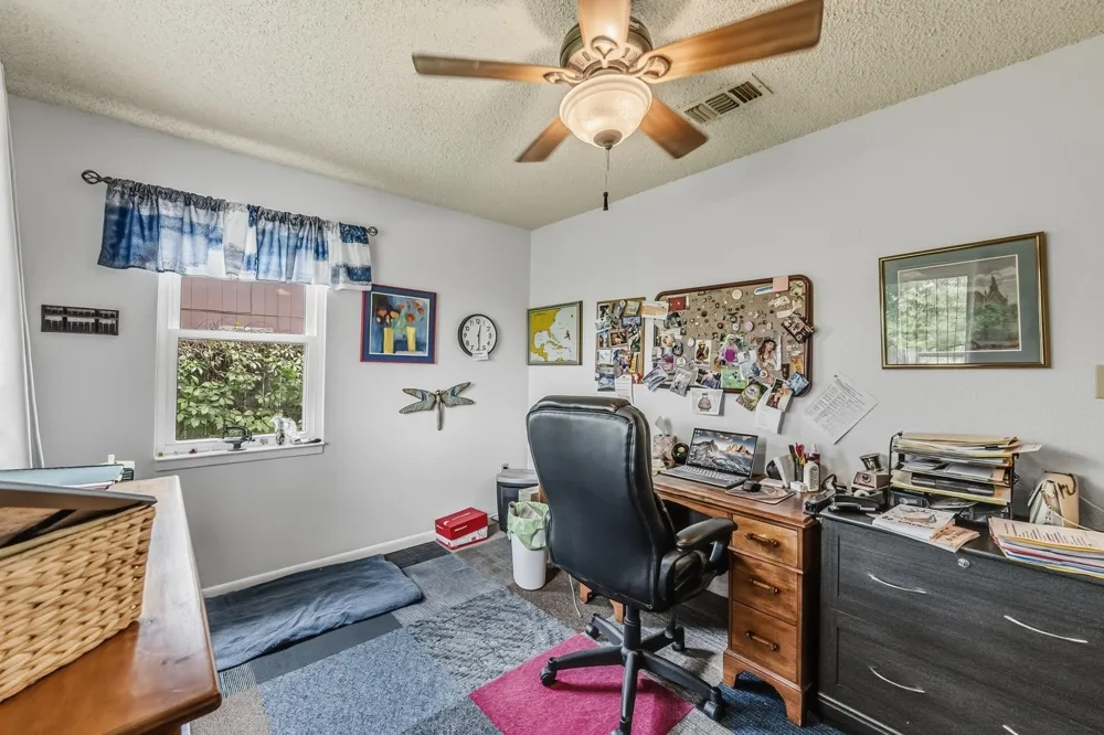 12 Bybee Circle Huntsville, TX 77320