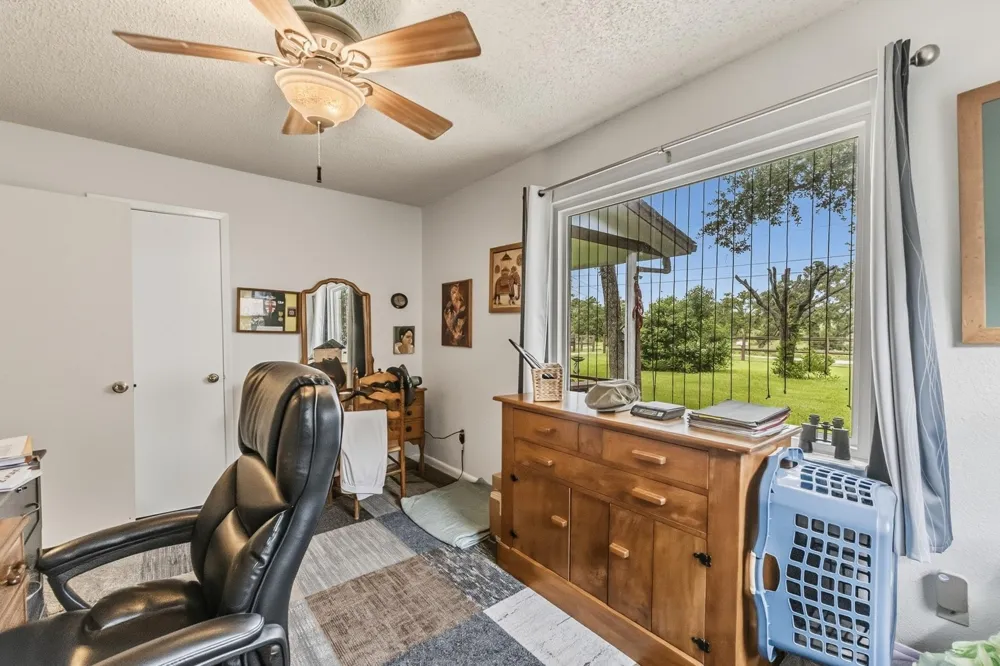 12 Bybee Circle Huntsville, TX 77320