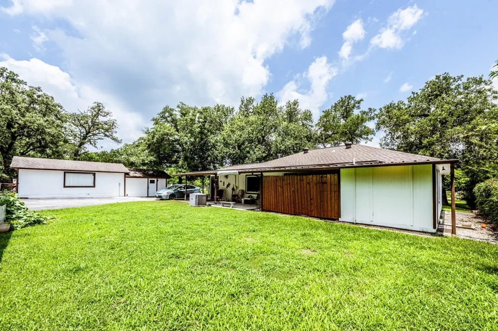 12 Bybee Circle Huntsville, TX 77320