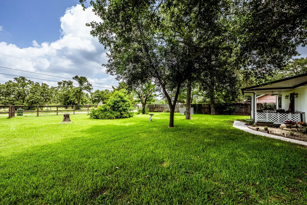 12 Bybee Circle Huntsville, TX 77320
