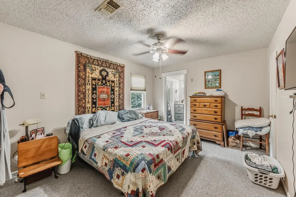 12 Bybee Circle Huntsville, TX 77320