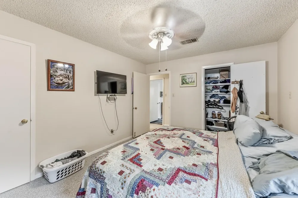 12 Bybee Circle Huntsville, TX 77320