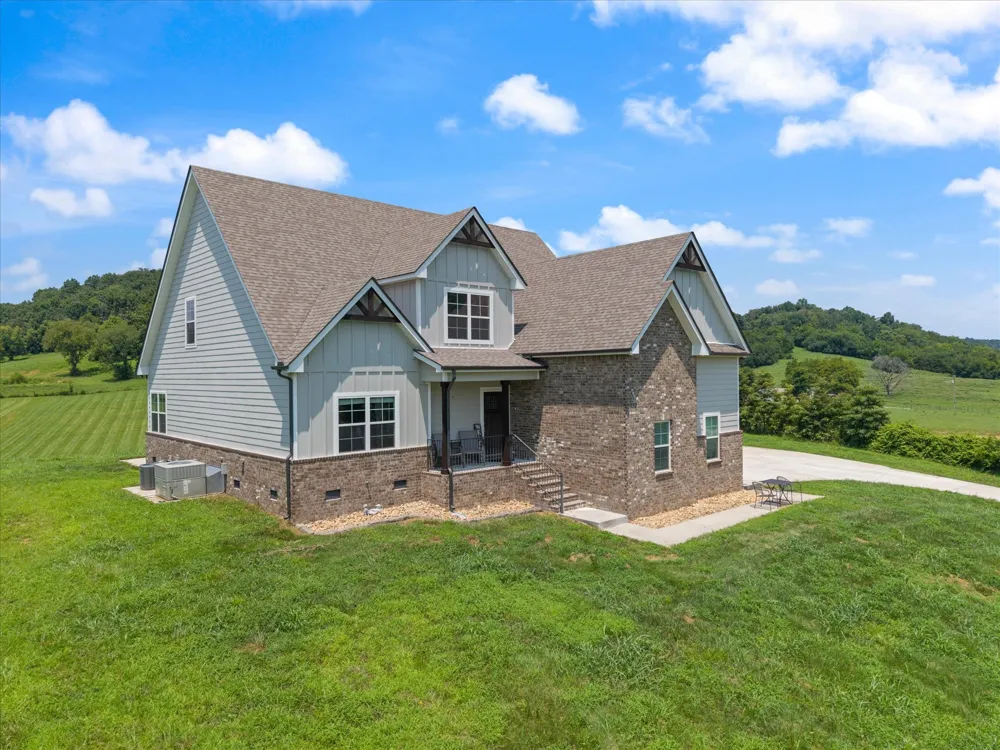 977 McBrides Branch Rd Beechgrove, TN 37018