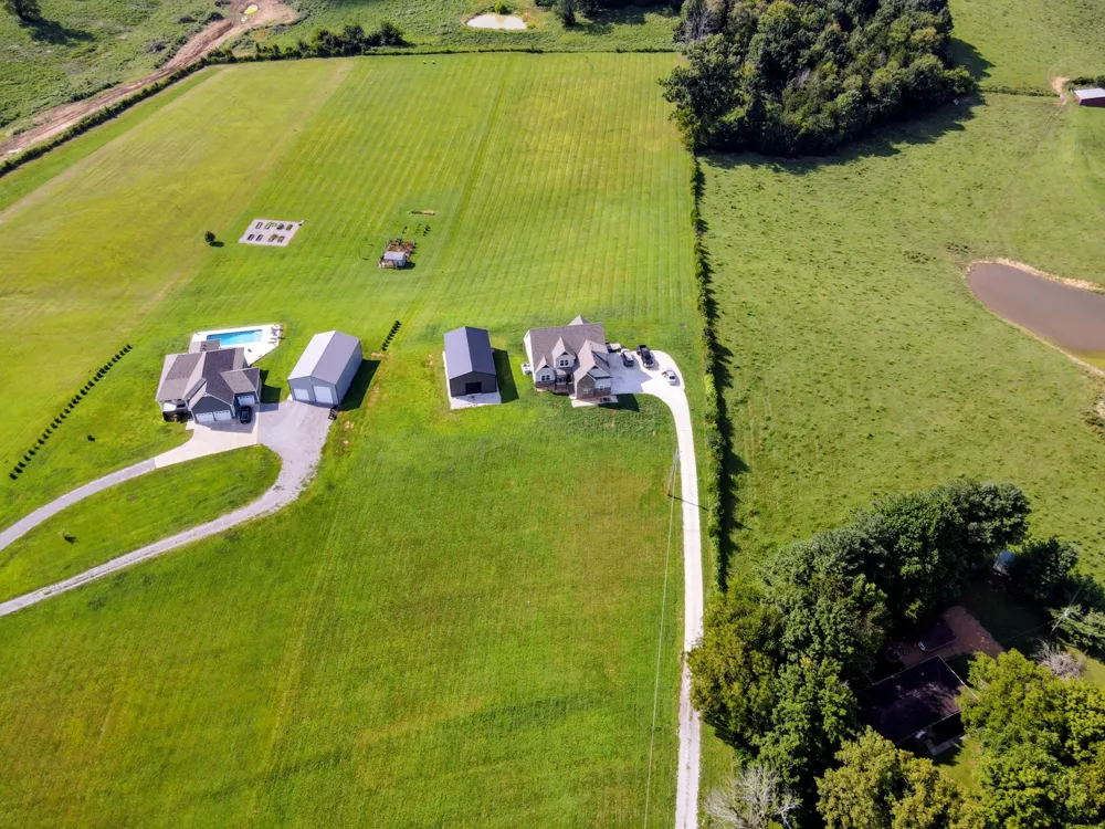 977 McBrides Branch Rd Beechgrove, TN 37018