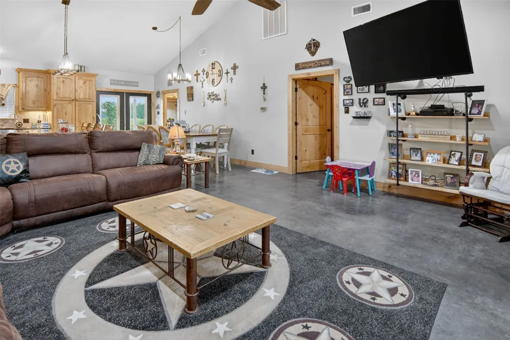 7400 County Road 4726 Wolfe City, TX 75496