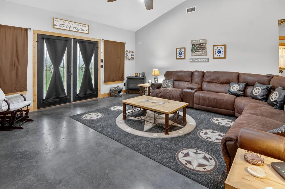 7400 County Road 4726 Wolfe City, TX 75496