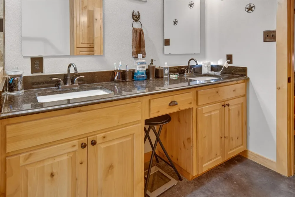 7400 County Road 4726 Wolfe City, TX 75496