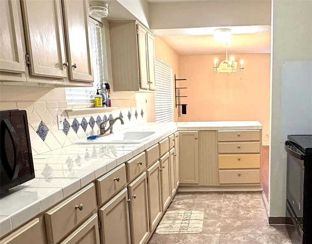 26011 Bernard Road New Ulm, TX 78950