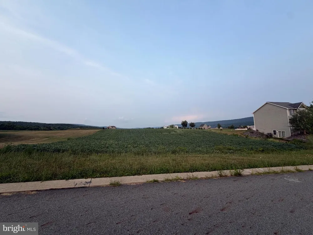32 PHEASANT HILL DR Halifax, PA 17032