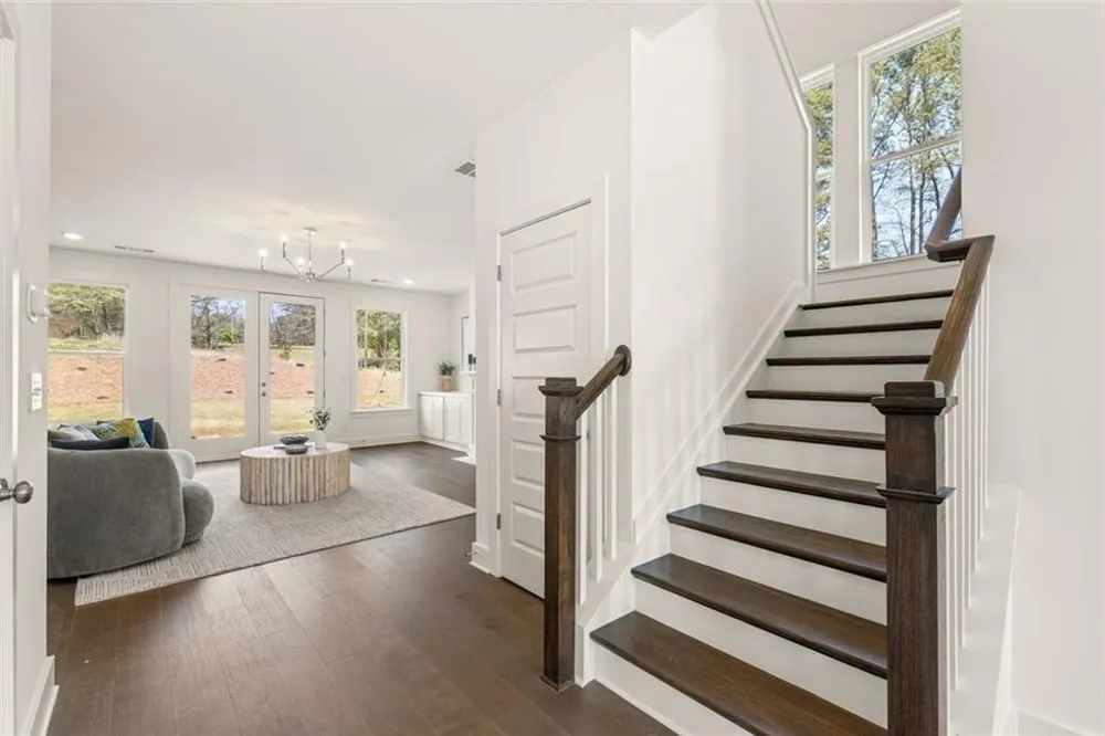 8290 Creekside Overlook Drive Gainesville, GA 30506