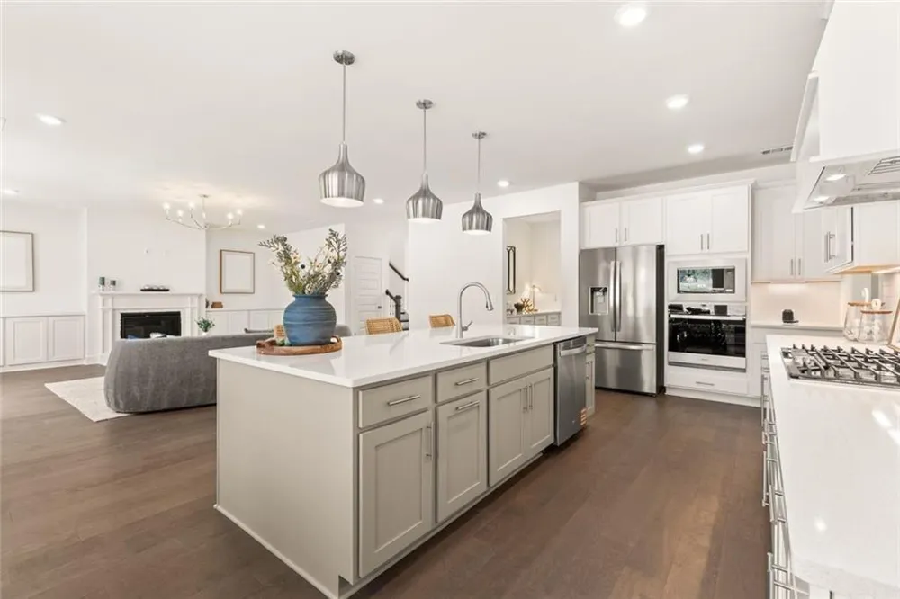 8290 Creekside Overlook Drive Gainesville, GA 30506